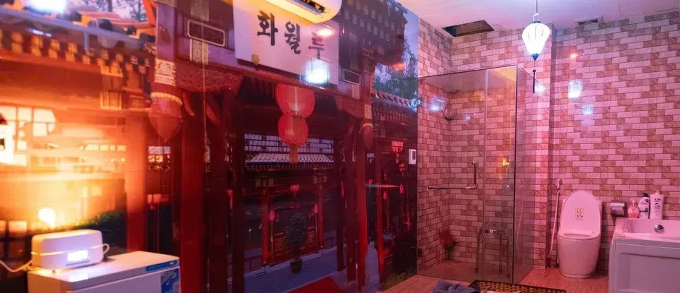 일본풍 벽화가 있는 마사지 룸