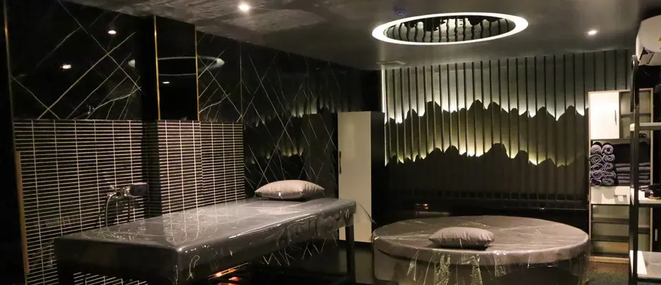 마사지 베드가 있는 스파룸