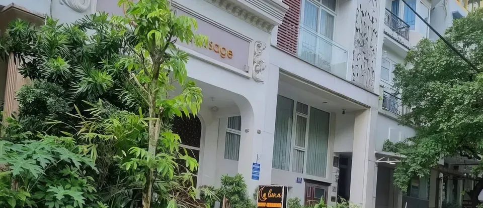 호치민 루나 마사지샵의 낮 전경
