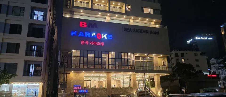 다낭 BMW 가라오케가 입점한 씨가든 호텔 외경