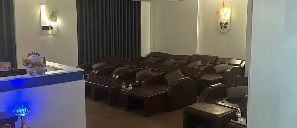마사지 의자가 있는 대기실